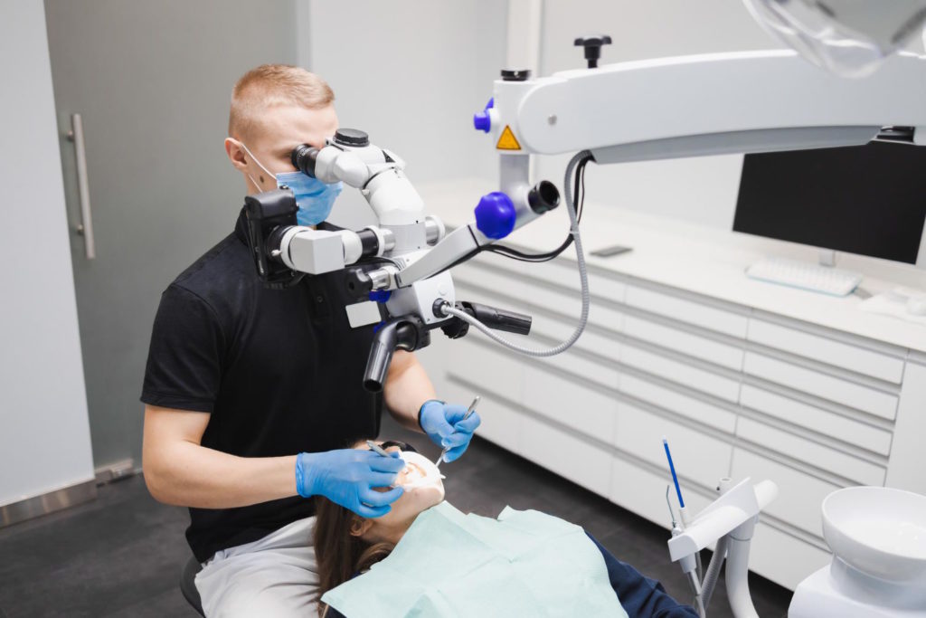Leczenie zębów to dziedzina stomatologii, która sięga początków medycyny