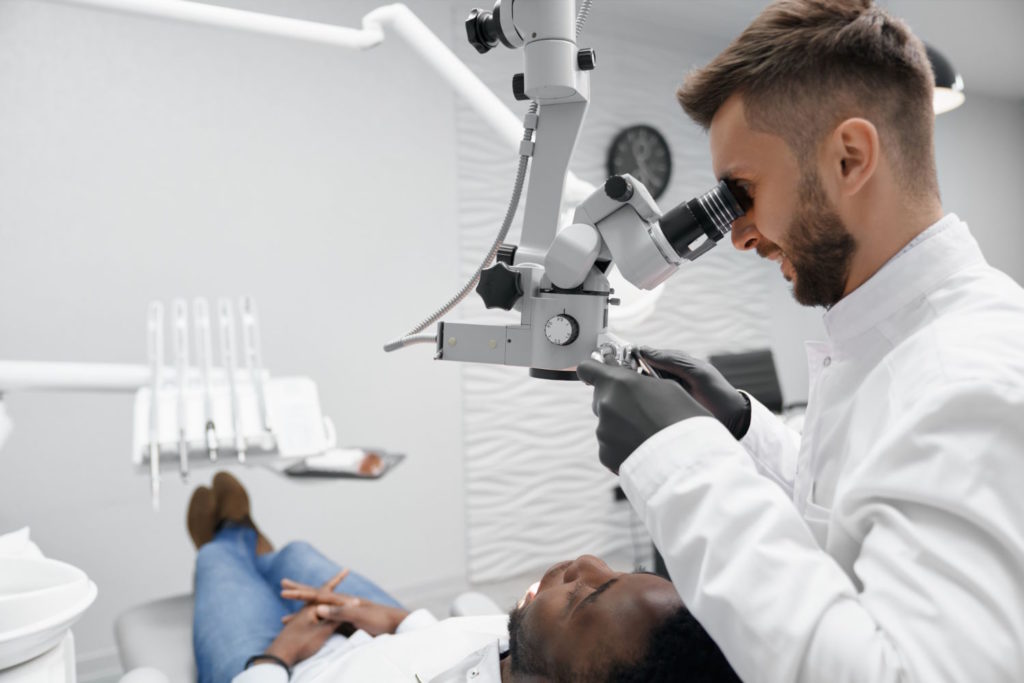 Mikroskopowe metody leczenia zębów to prawdziwa rewolucja w stomatologii