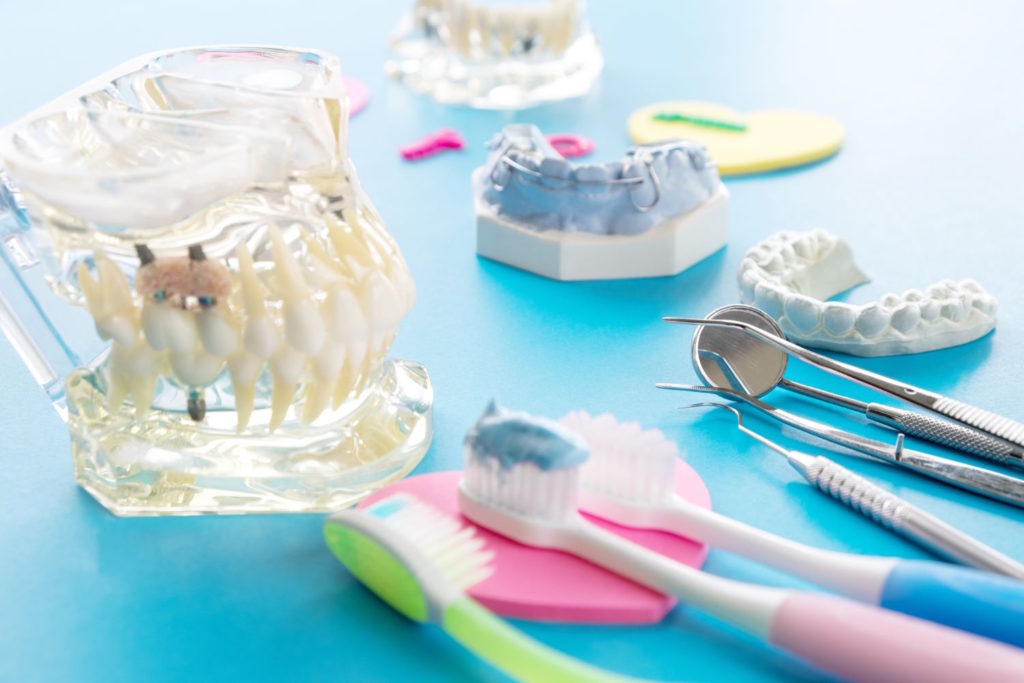 Nowoczesne rozwiązania w dziedzinie protetyki stomatologicznej, zwłaszcza innowacyjne protezy zębowe, otwierają przed pacjentami zupełnie nowe możliwości